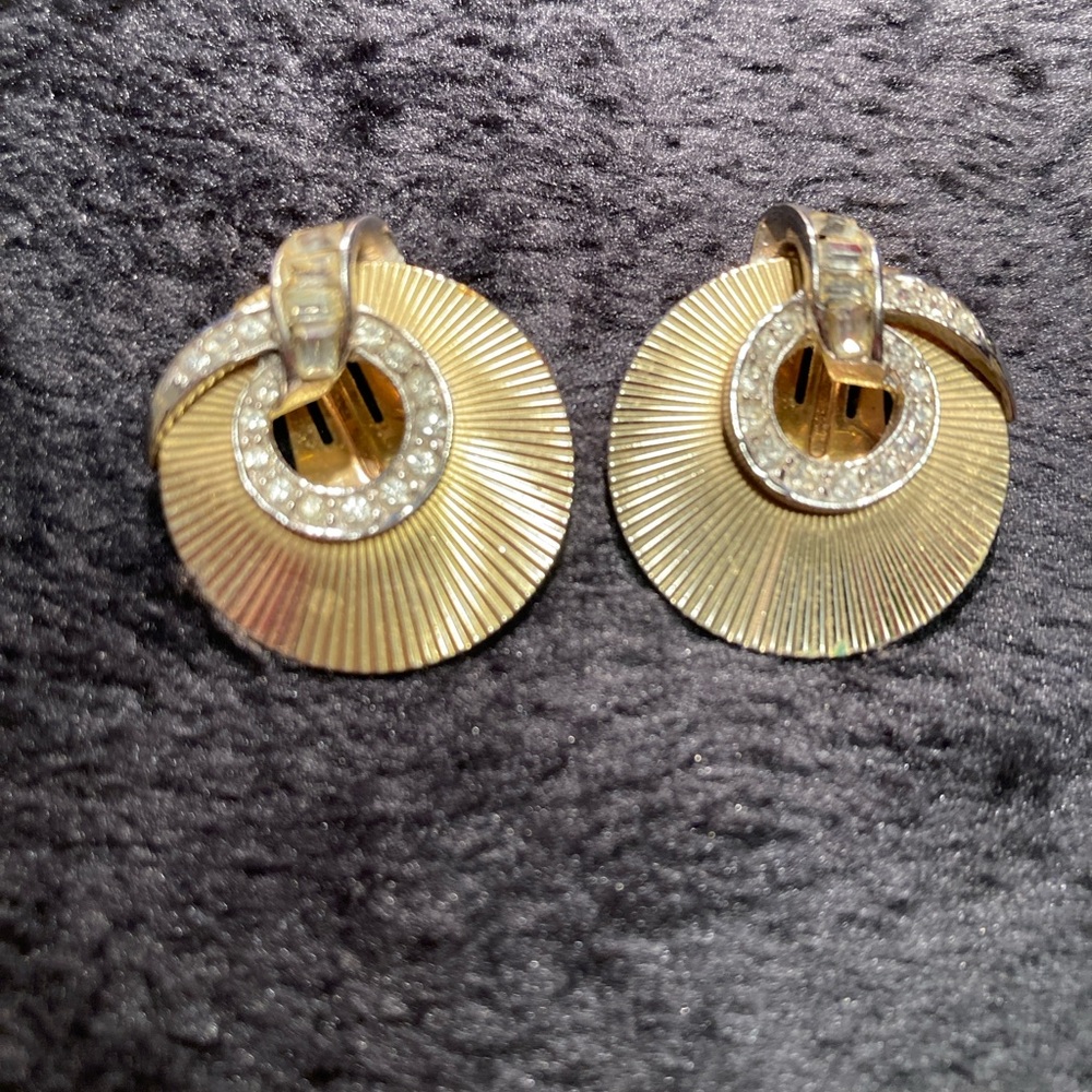 Vintage Boucher clip on earrings goldtone with all gems intact